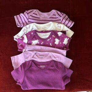 Hanes onesies 12-18 months, brand new, never worn.